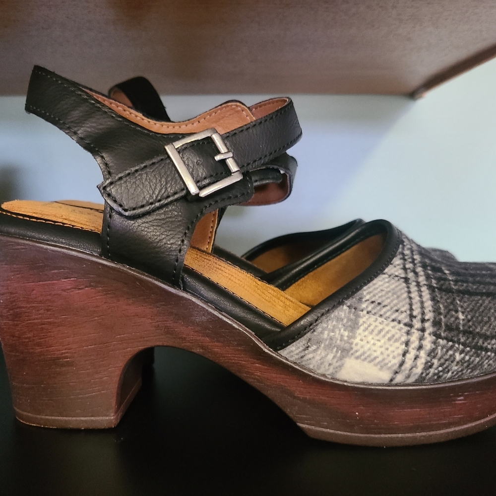 Plaid Clogs - Picture 2 of 6